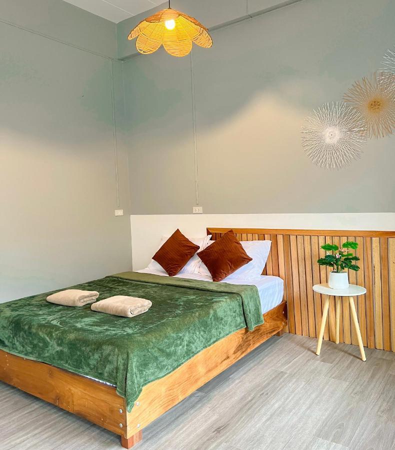 Private Room With Share Bathroom At Little Wild House Khaosok Khao Sok National Park エクステリア 写真