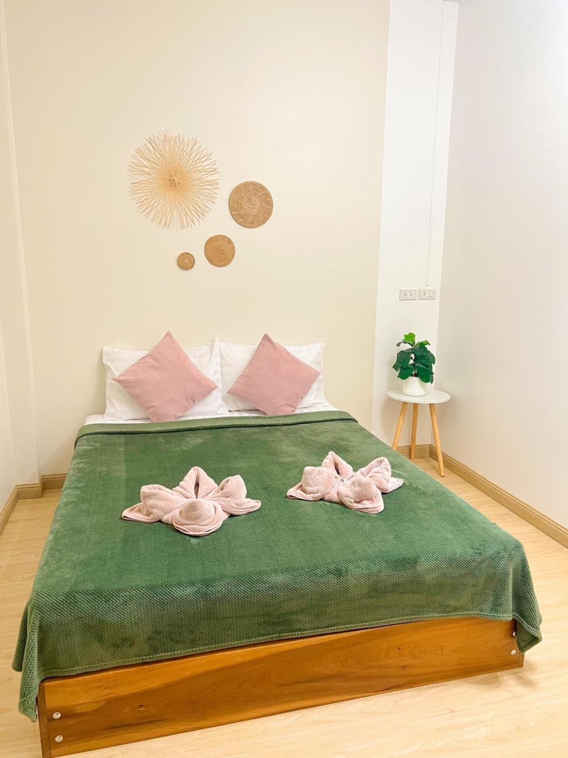 Private Room With Share Bathroom At Little Wild House Khaosok Khao Sok National Park エクステリア 写真