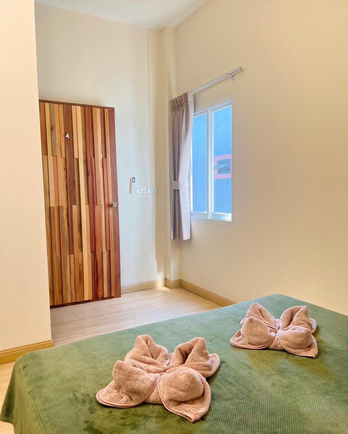 Private Room With Share Bathroom At Little Wild House Khaosok Khao Sok National Park エクステリア 写真