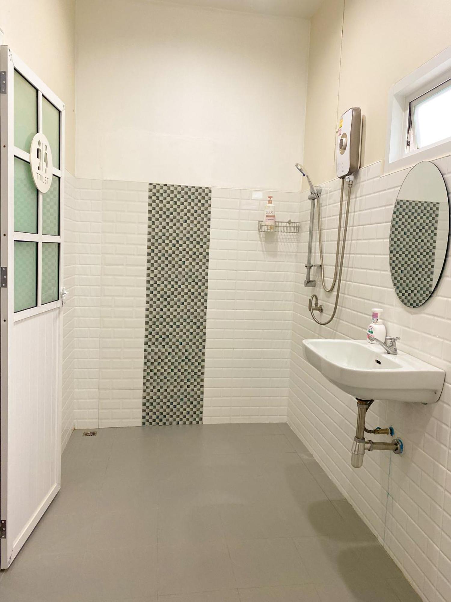 Private Room With Share Bathroom At Little Wild House Khaosok Khao Sok National Park エクステリア 写真