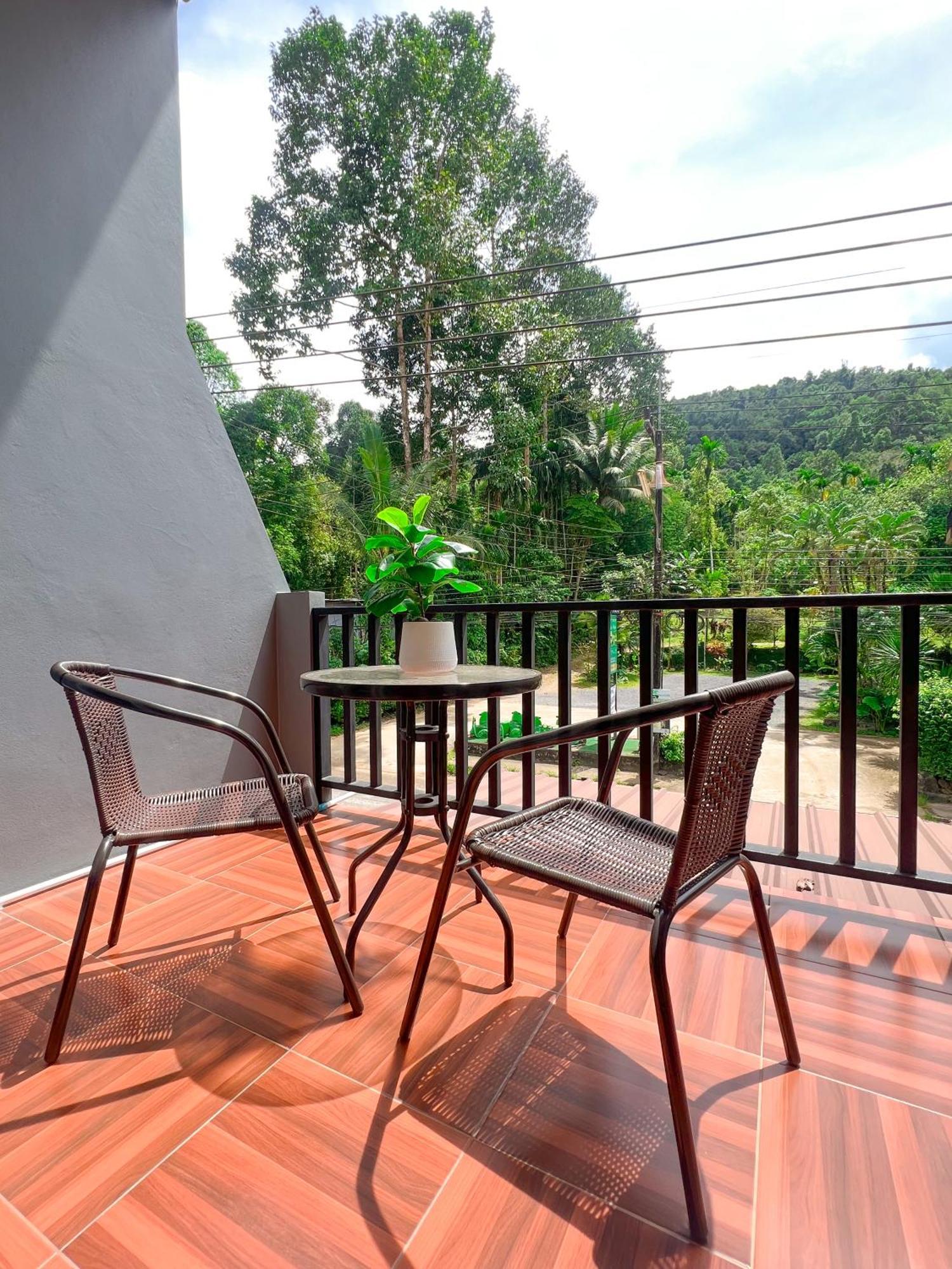 Private Room With Share Bathroom At Little Wild House Khaosok Khao Sok National Park エクステリア 写真