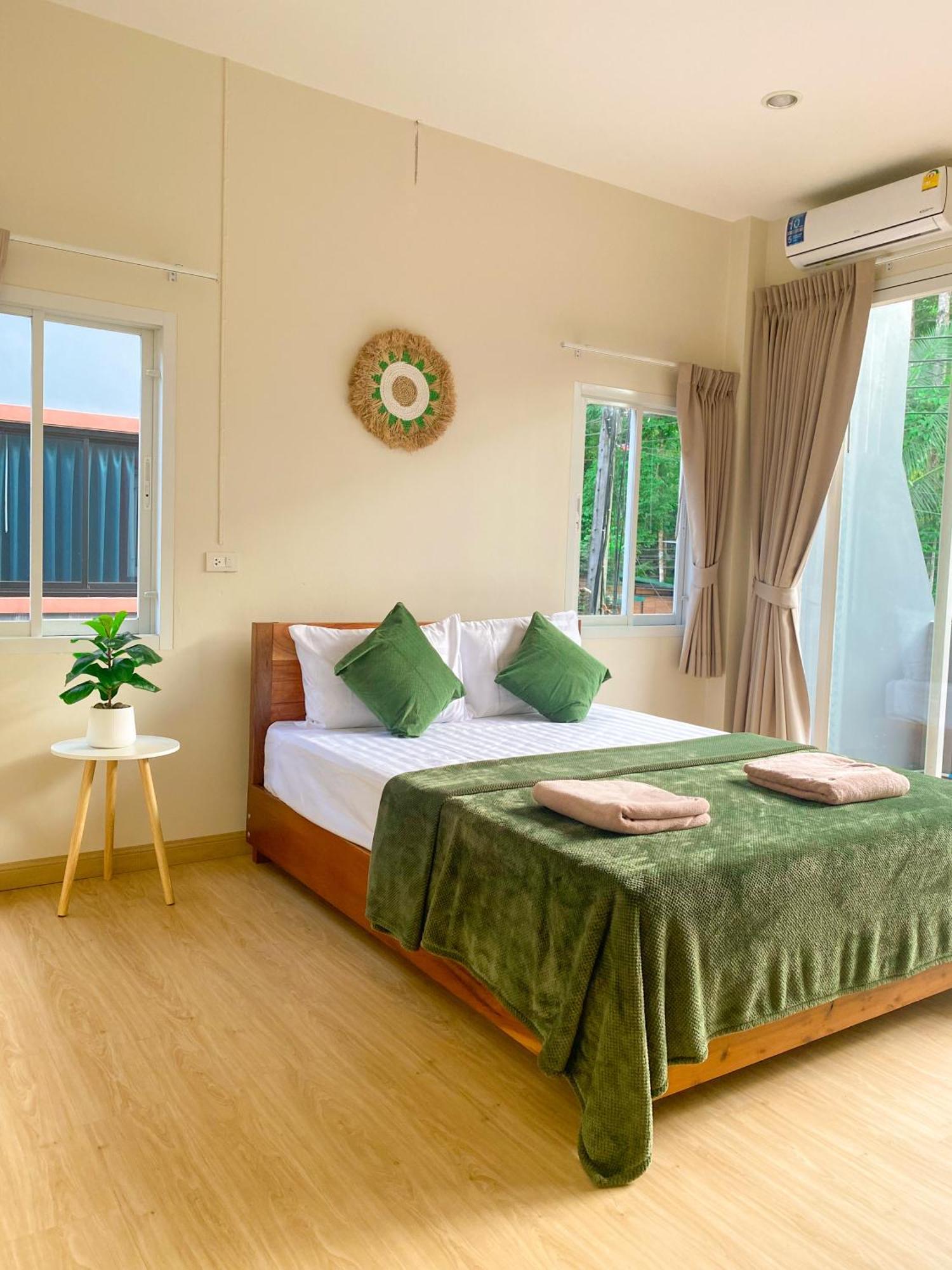 Private Room With Share Bathroom At Little Wild House Khaosok Khao Sok National Park エクステリア 写真